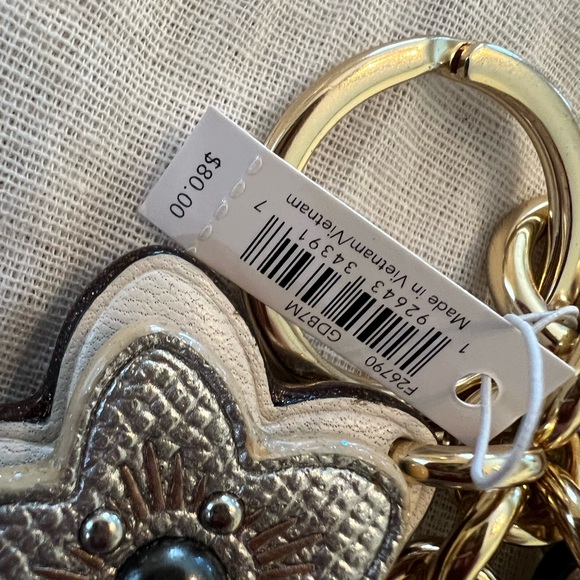 BNWT Coach Leather Sparkle Flower Key Chain with Gift Bag - Picture 2 of 5